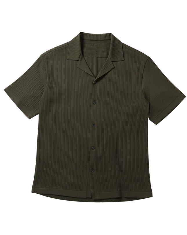 Men's short-sleeved shirt with a lapel collar and a textured surface