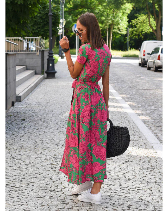 Sleeveless maxi dress with round neck and all-over pattern