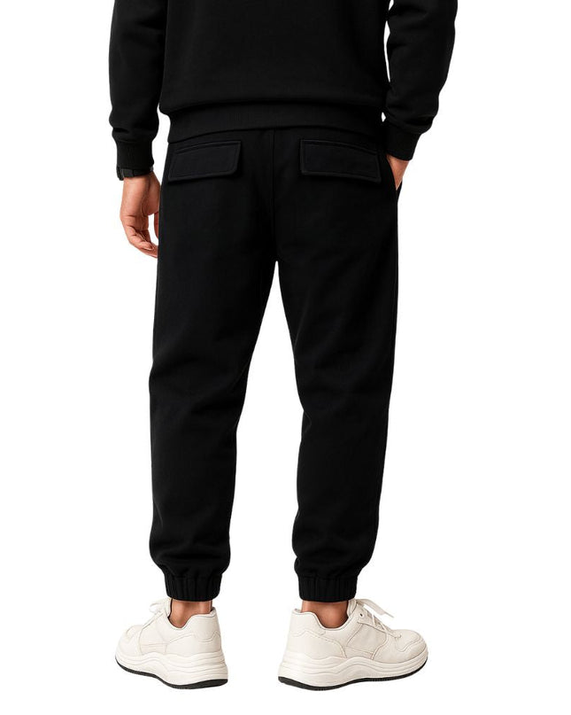Loose-fitting men's jogging pants with elastic waistband and cuffs