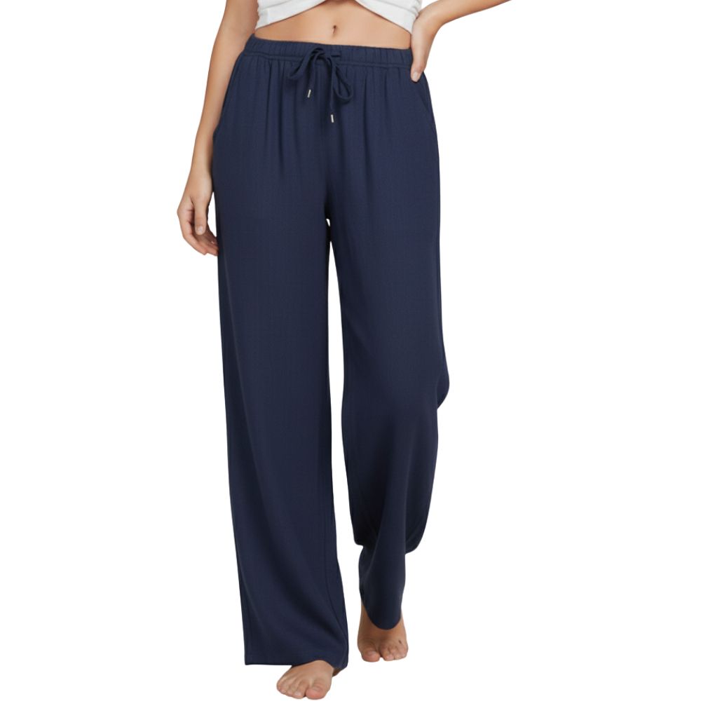Loose-fitting trousers for women with an elastic waistband