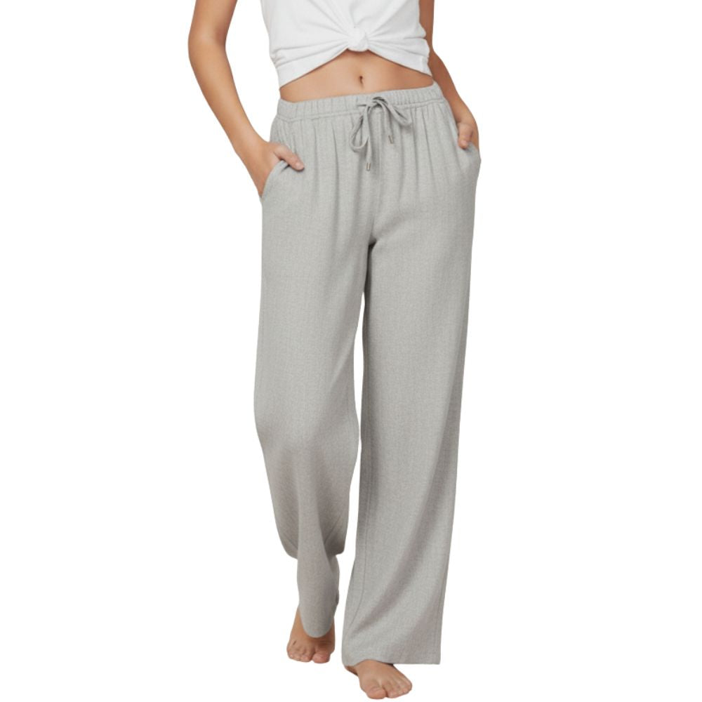 Loose-fitting trousers for women with an elastic waistband