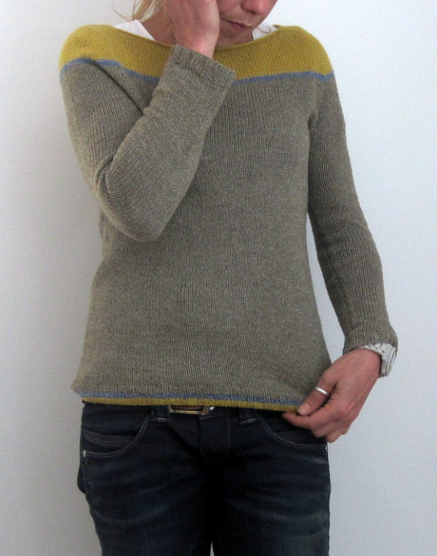 Knitted sweater with contrasting shoulder design